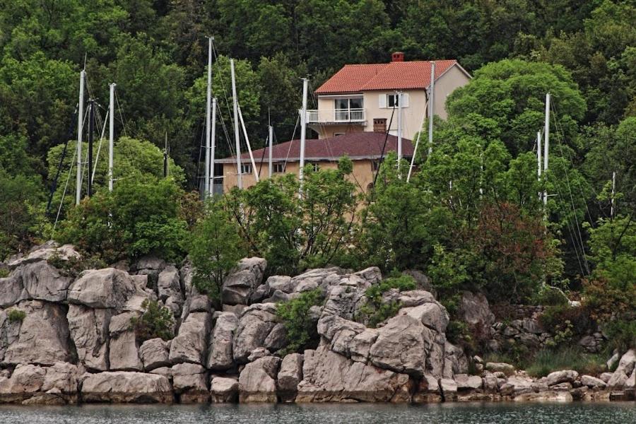 Apartman Studio Pesja Omišalj Exterior foto
